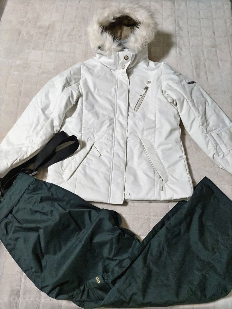 GOLDWIN スキーウェア　スノーボードウェア 女性用 Mサイズゴールドウィン