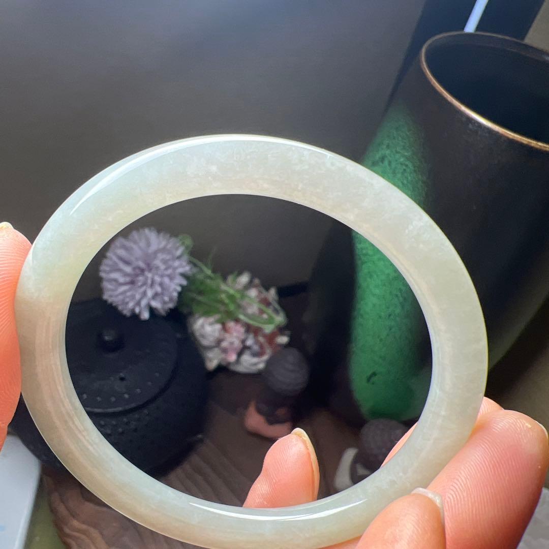 本翡翠、お買い得、氷糯種入門シルバーグリーン細身、丸型バングル　〜55.5