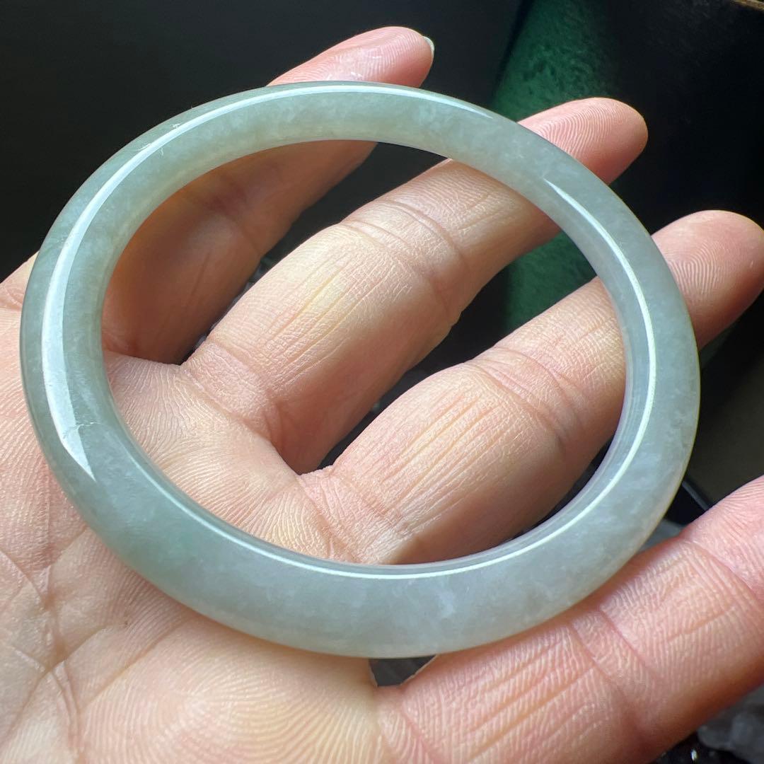 本翡翠、お買い得、氷糯種入門シルバーグリーン細身、丸型バングル　〜55.5