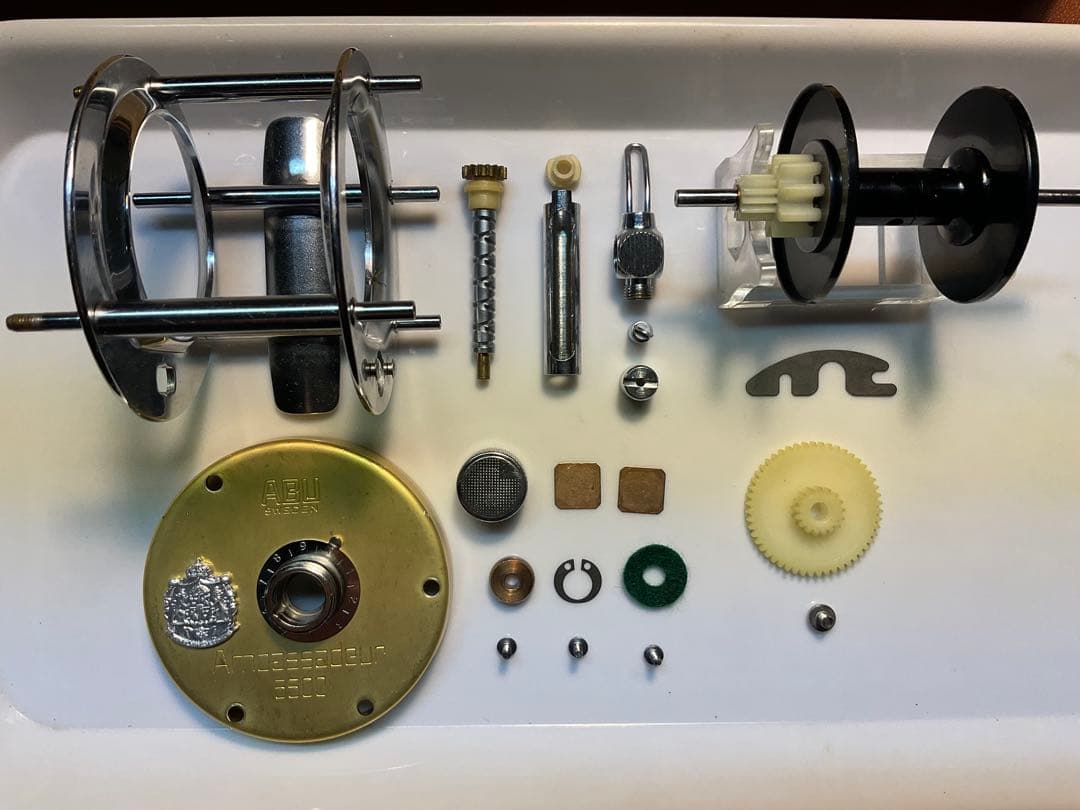 ABU アンバサダー 5500 メンテ済 フレーム修正済 シャンパンゴールド