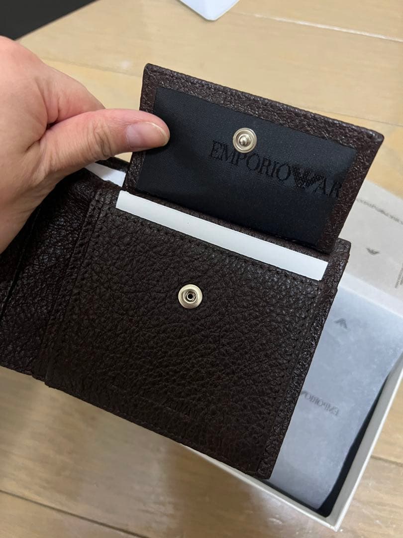 【新品】EMPORIO ARMANI ブラウン 二つ折り財布