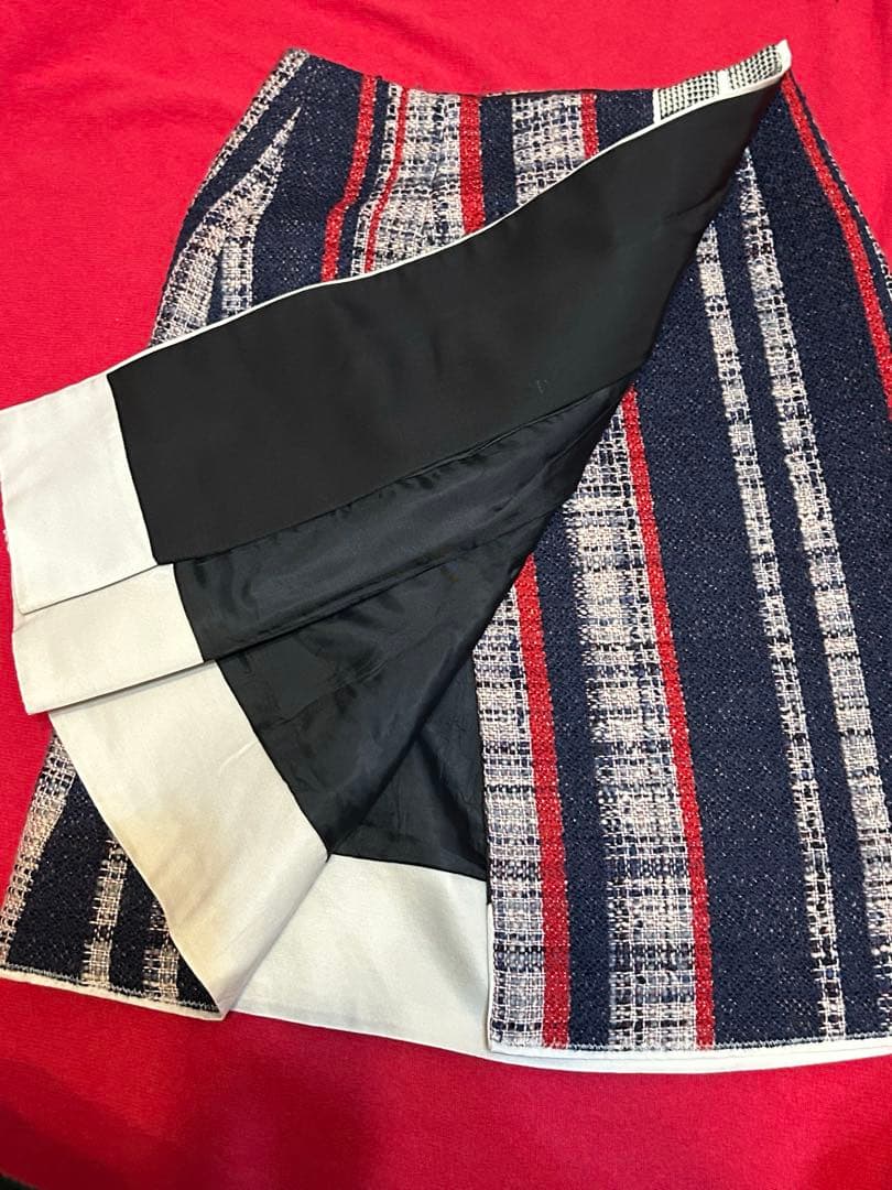 膝丈　プラダ　ツイード生地　チェック　巻き スカート　プリーツ　ウール　赤 紺