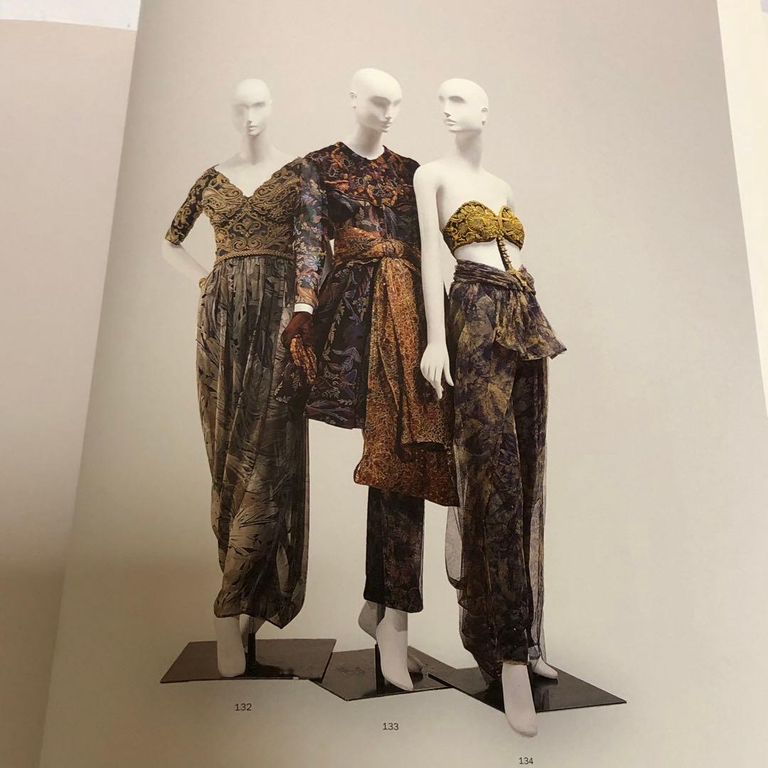 【値下げしました】GIORGIO ARMANI 英国展覧会図録フライヤー付　洋書