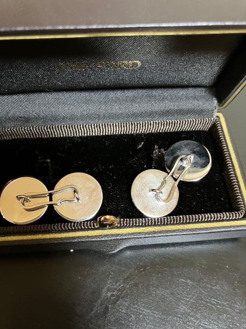 TOM FORD ブラック カフリンクス ケース付き