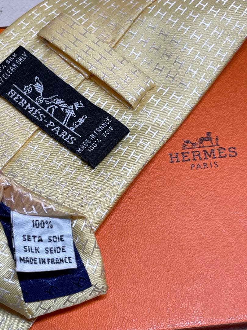 【新品未使用】HERMES イエロー H総柄ネクタイ　シルク100%　成人式向け