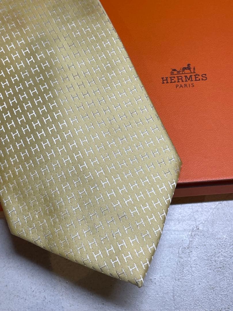 【新品未使用】HERMES イエロー H総柄ネクタイ　シルク100%　成人式向け