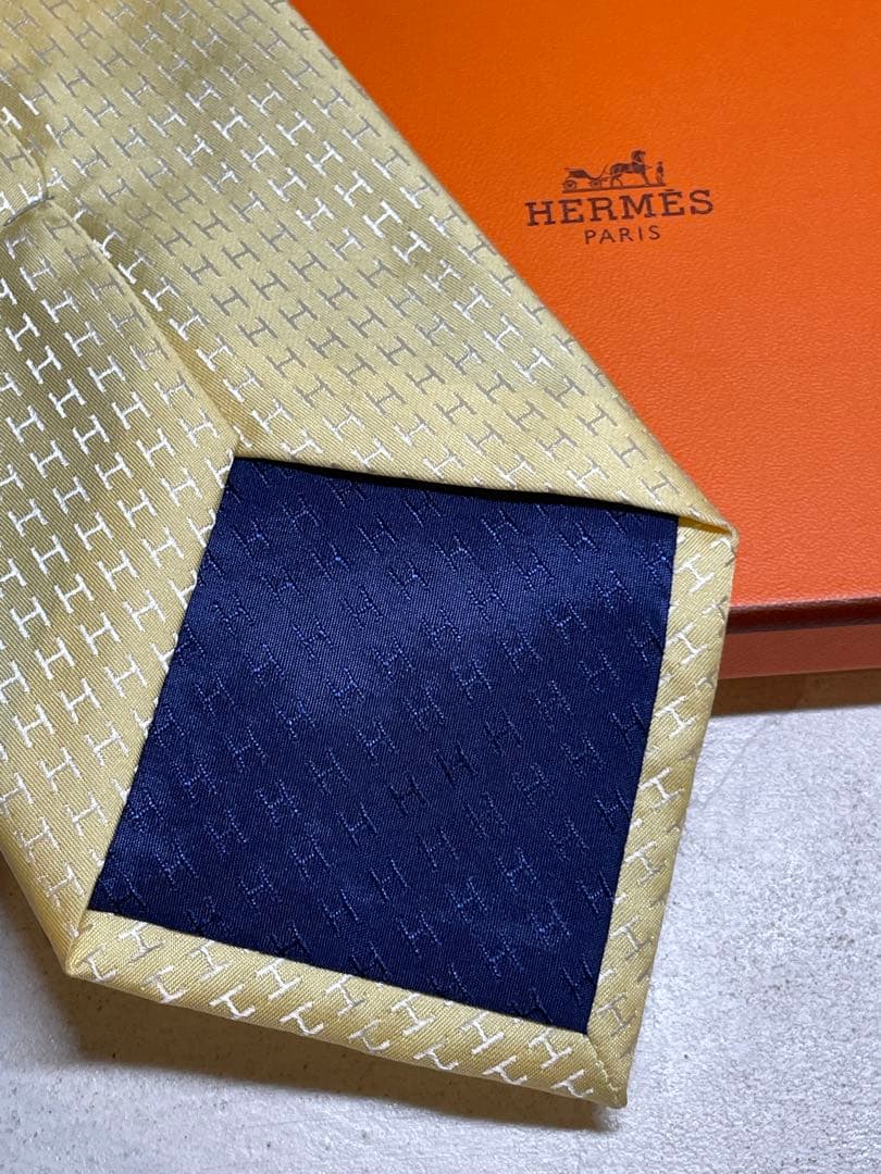 【新品未使用】HERMES イエロー H総柄ネクタイ　シルク100%　成人式向け