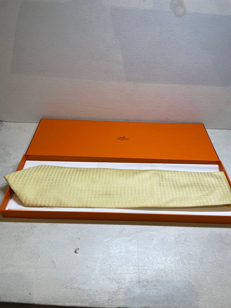 【新品未使用】HERMES イエロー H総柄ネクタイ　シルク100%　成人式向け