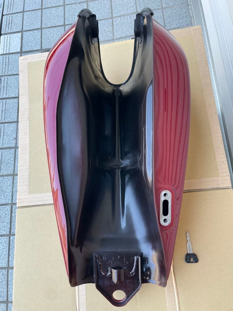 YAMAHA SR400 タンク　キャブ車用　オールペン済　クリアー塗装　キー付