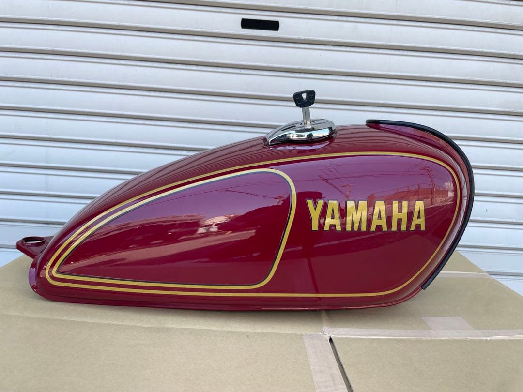 YAMAHA SR400 タンク　キャブ車用　オールペン済　クリアー塗装　キー付