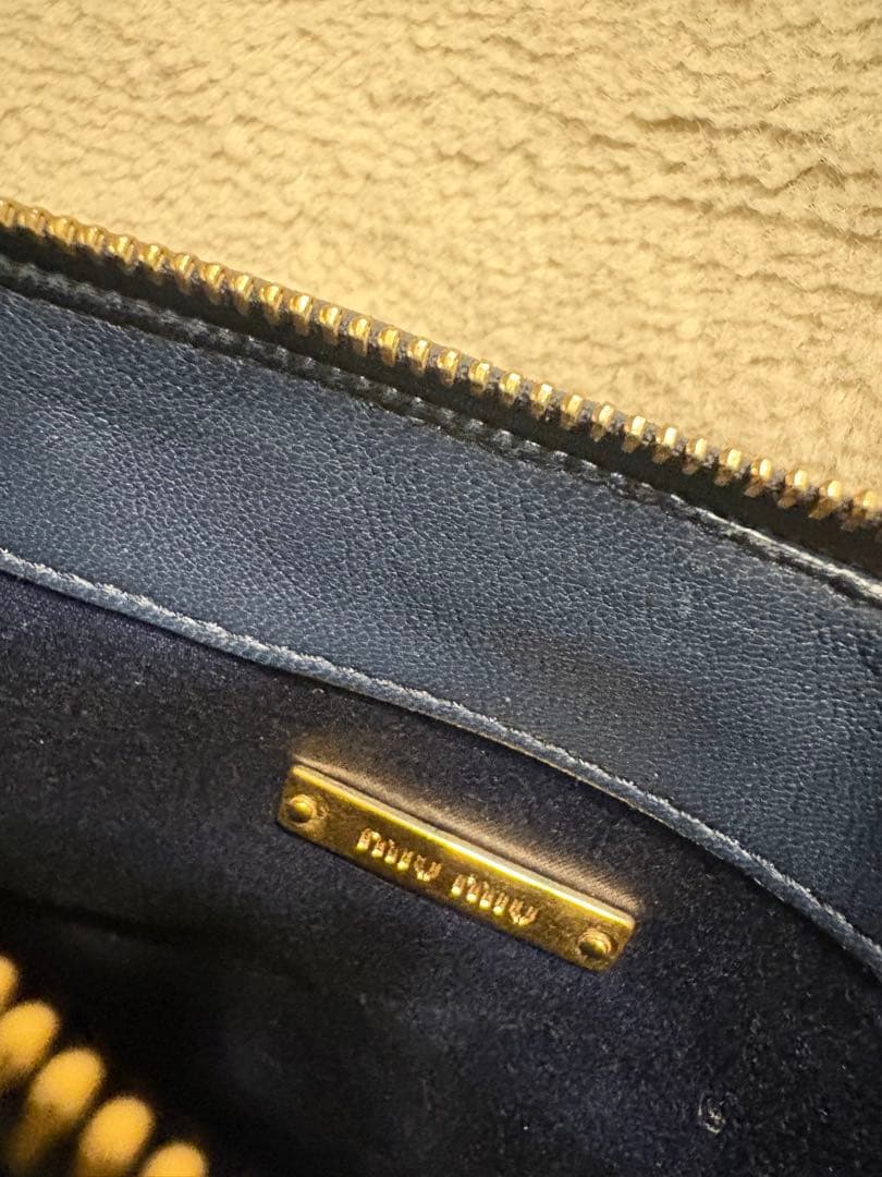 【最終値引き】miu miu マトラッセ（ネイビー）