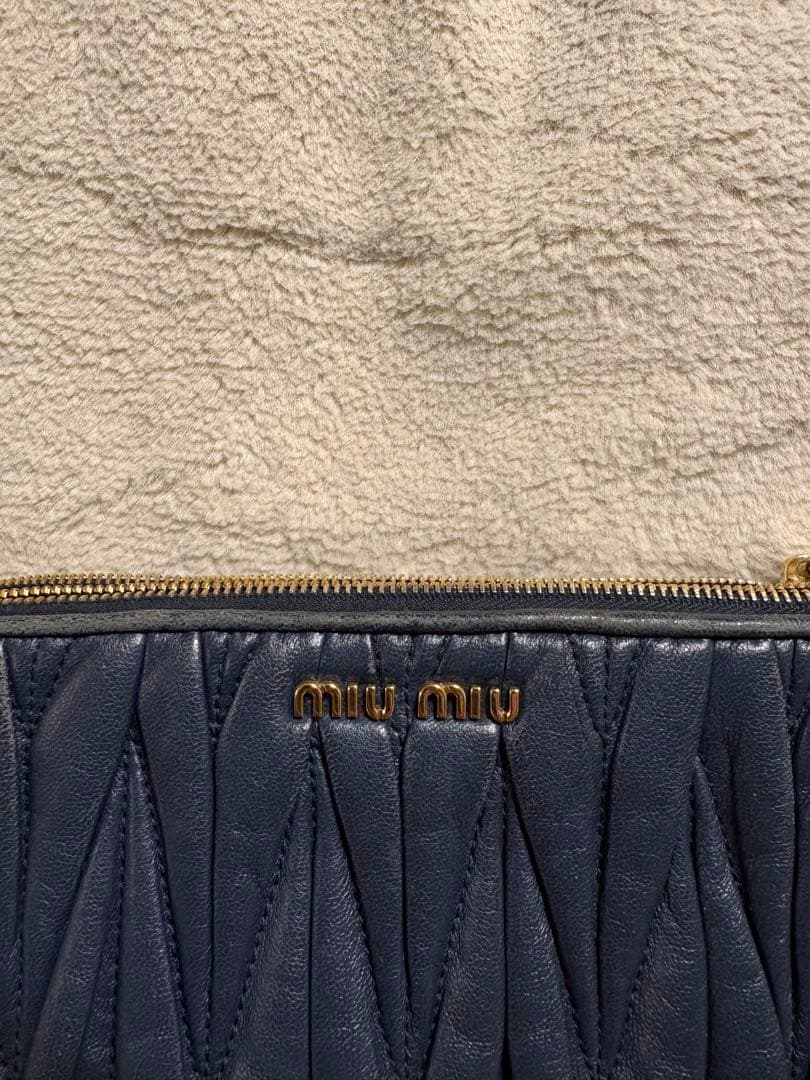 【最終値引き】miu miu マトラッセ（ネイビー）