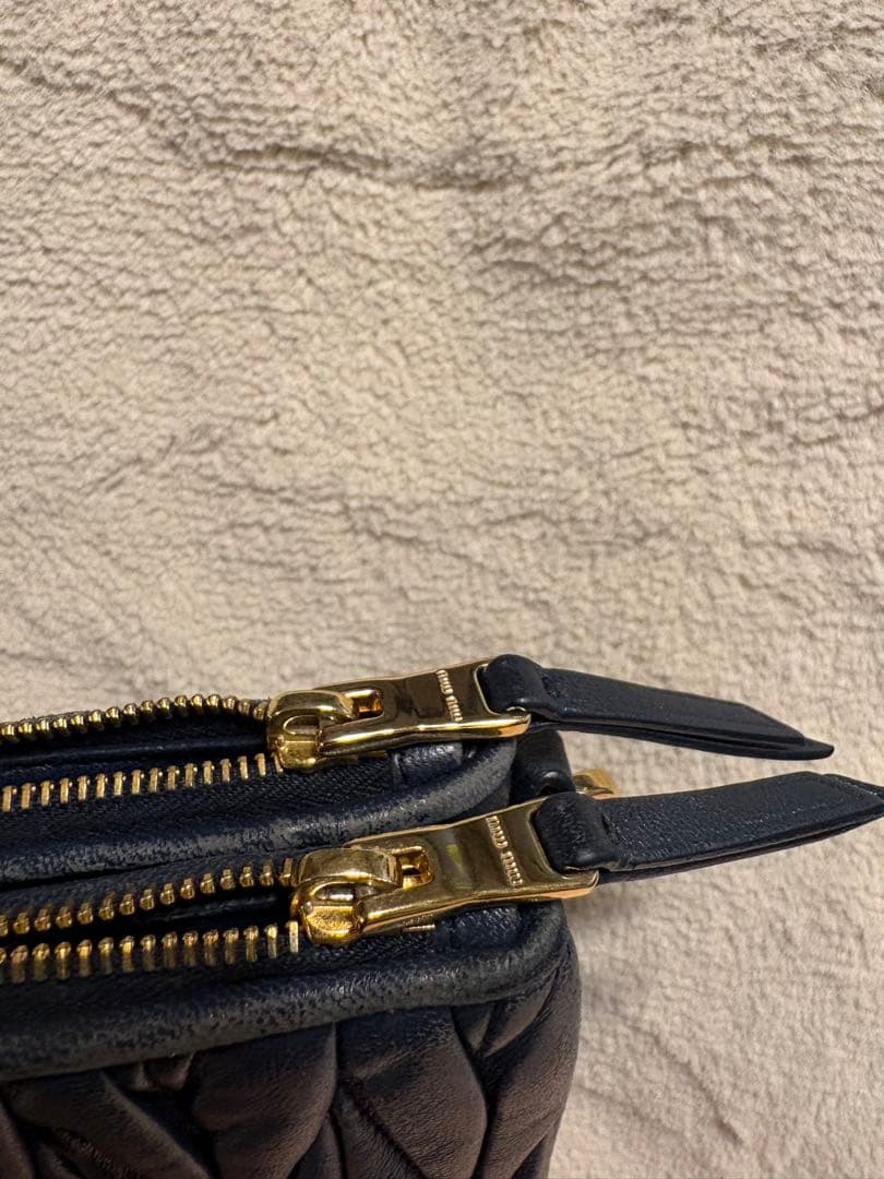 【最終値引き】miu miu マトラッセ（ネイビー）