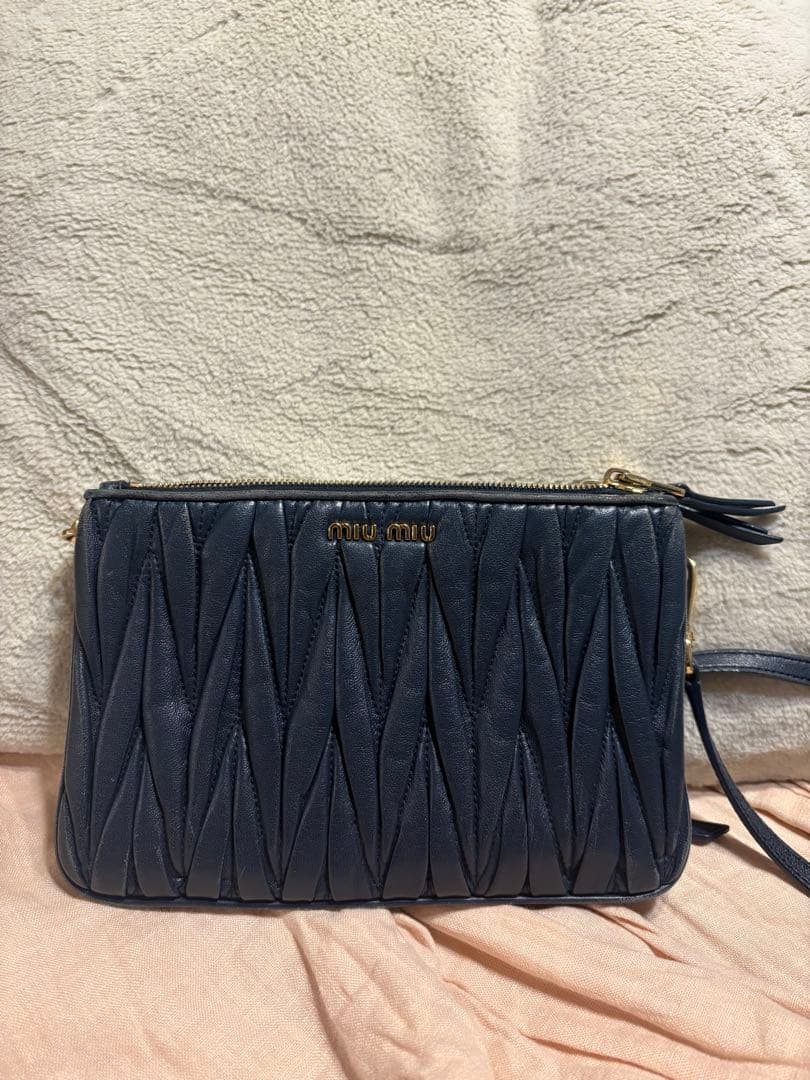 【最終値引き】miu miu マトラッセ（ネイビー）