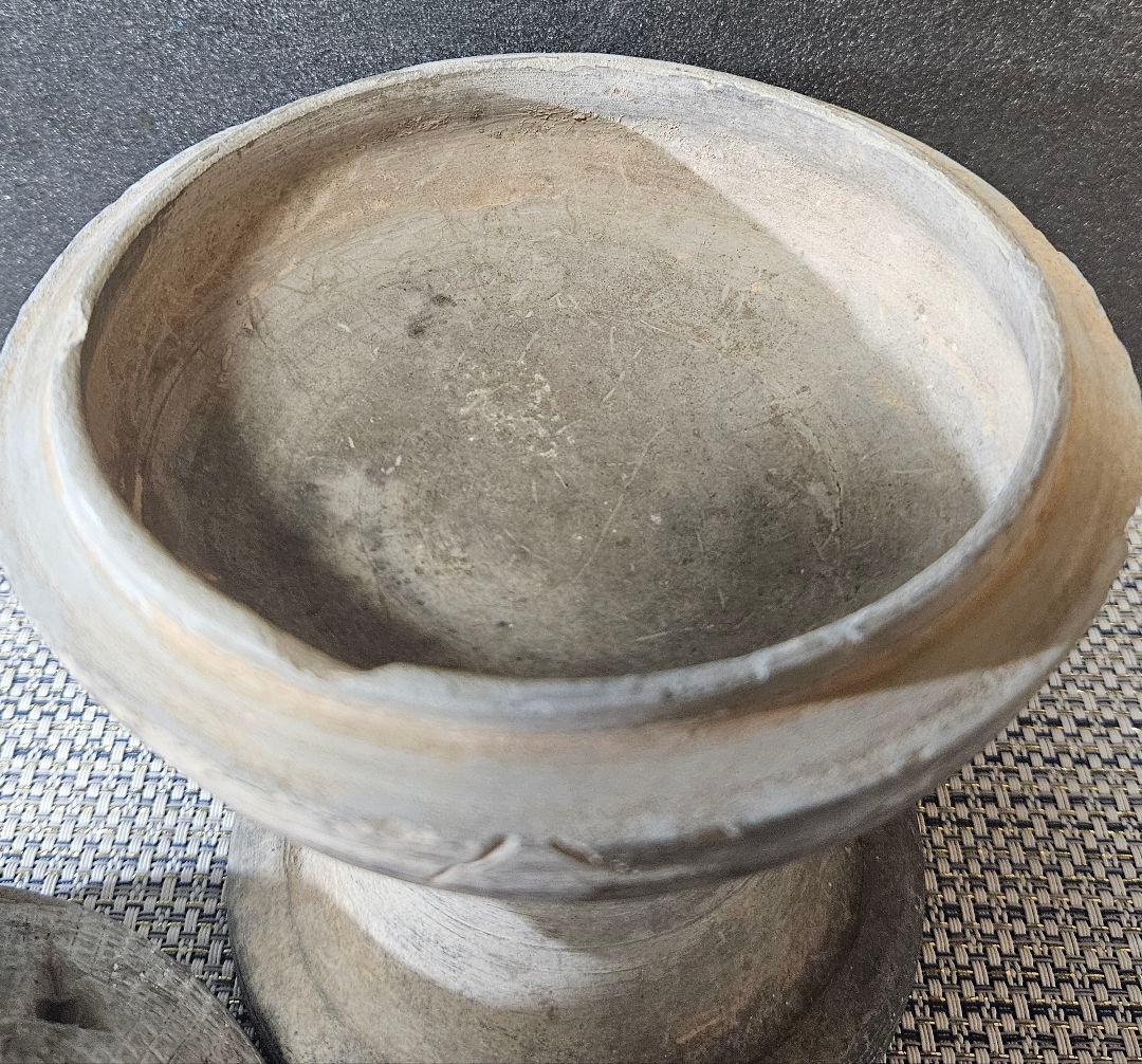 朝鮮半島古陶磁器　新羅土器　三角透かし造幾何学文様蓋付　香炉　祭器　古代陶磁器