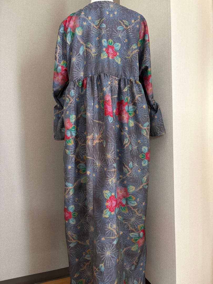 ★着物リメイク★　大島紬　フリル袖のゆったりワンピ　　可愛いカメリア