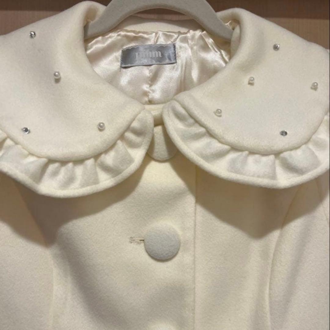 ビジューカラードーリーフレアコート　フリル襟　ロングコート ホワイト