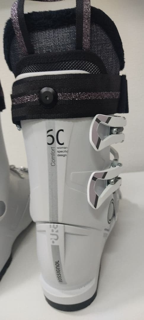 ROSSIGNOL スキー靴 ホワイト 4バックル 新品同様 22-23.5cm