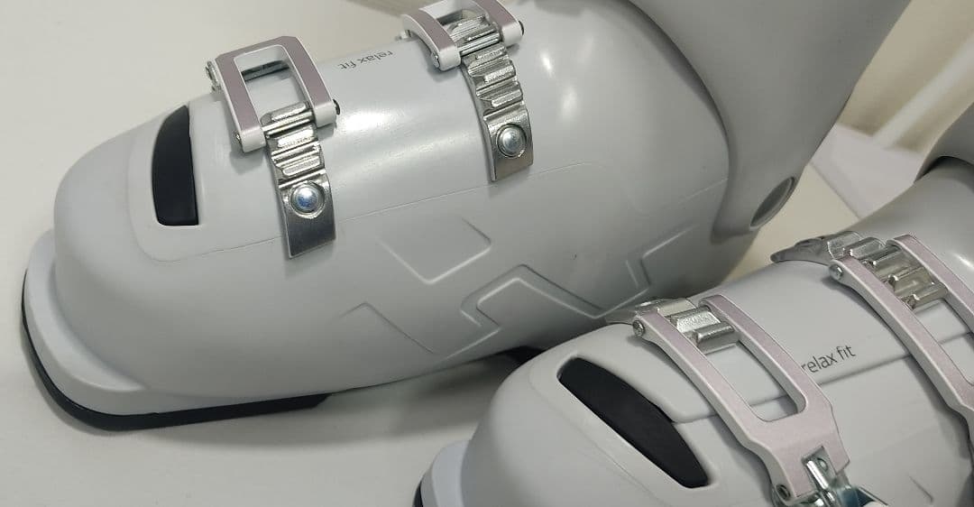 ROSSIGNOL スキー靴 ホワイト 4バックル 新品同様 22-23.5cm