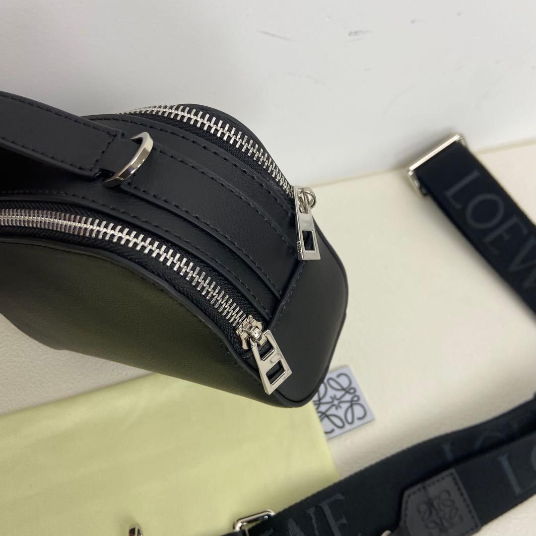 LOEWE ブラックレザー カメラバッグ