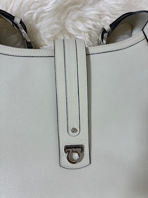 ☆極美品☆フェラガモ　ガンチーニ 2WAYバック　サフィアーノレザー　クリーム系