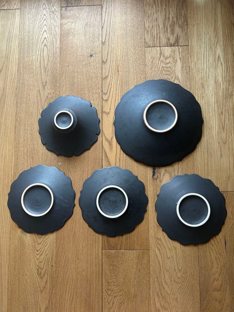 まきこ・木下和美さん 陶器　黒い器5点セット　大皿1枚・中皿3枚・中鉢1個