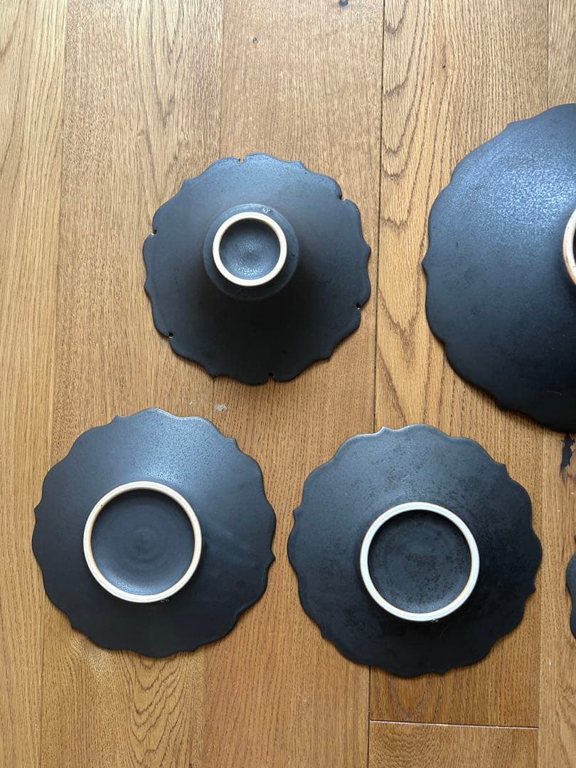 まきこ・木下和美さん 陶器　黒い器5点セット　大皿1枚・中皿3枚・中鉢1個