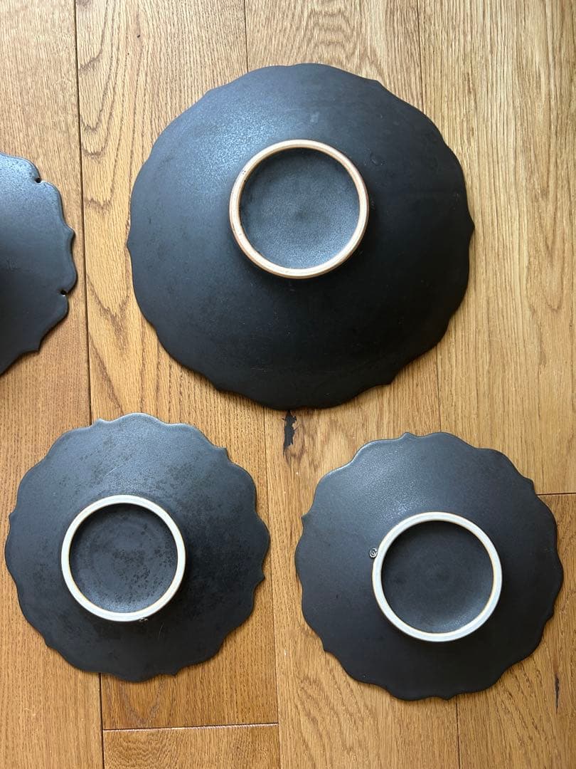 まきこ・木下和美さん 陶器　黒い器5点セット　大皿1枚・中皿3枚・中鉢1個