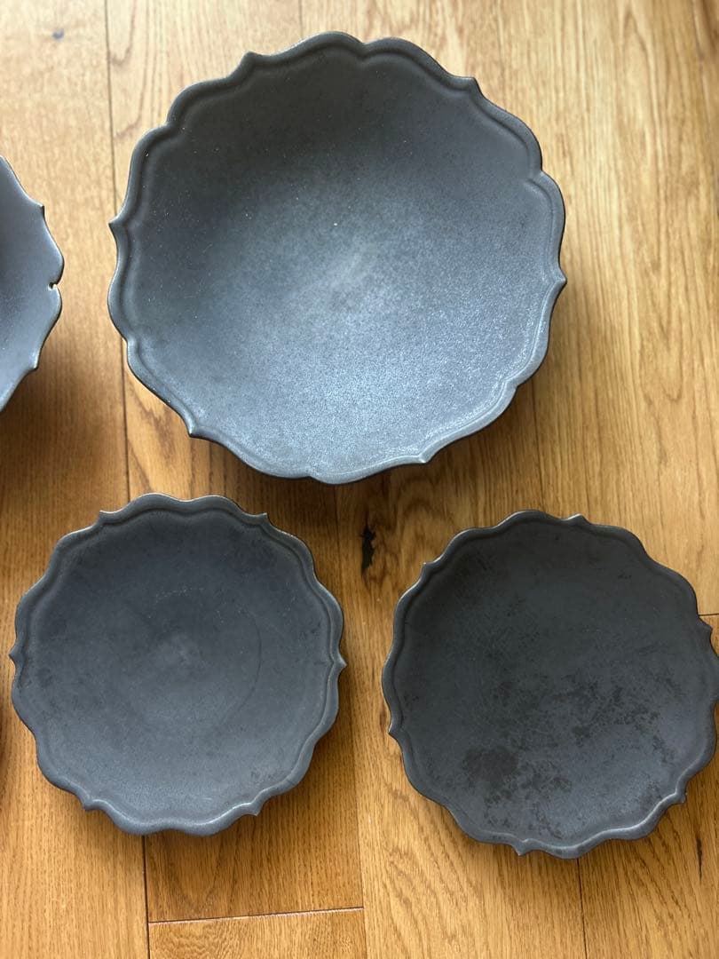 まきこ・木下和美さん 陶器　黒い器5点セット　大皿1枚・中皿3枚・中鉢1個