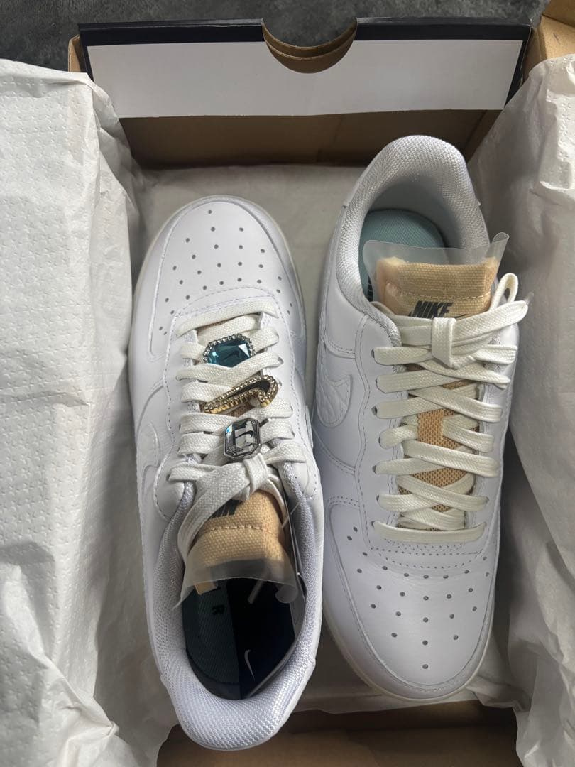 ナイキ エアフォース 1 07 LX ホワイト