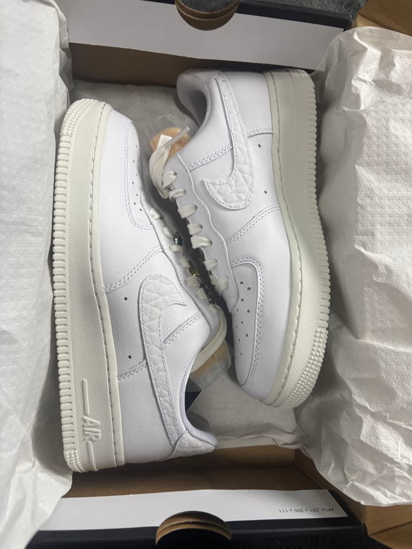 ナイキ エアフォース 1 07 LX ホワイト