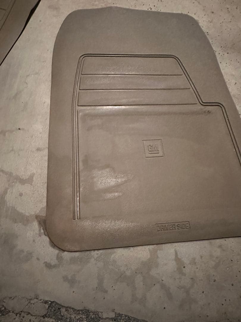 c1500 EXキャブ　GMロゴ　純正フロアマット