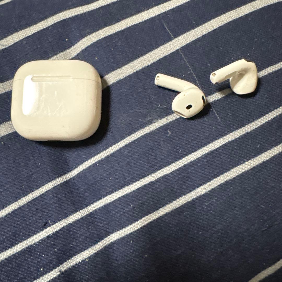 w*m様 AirPods4 ノイキャンなし ケース付き