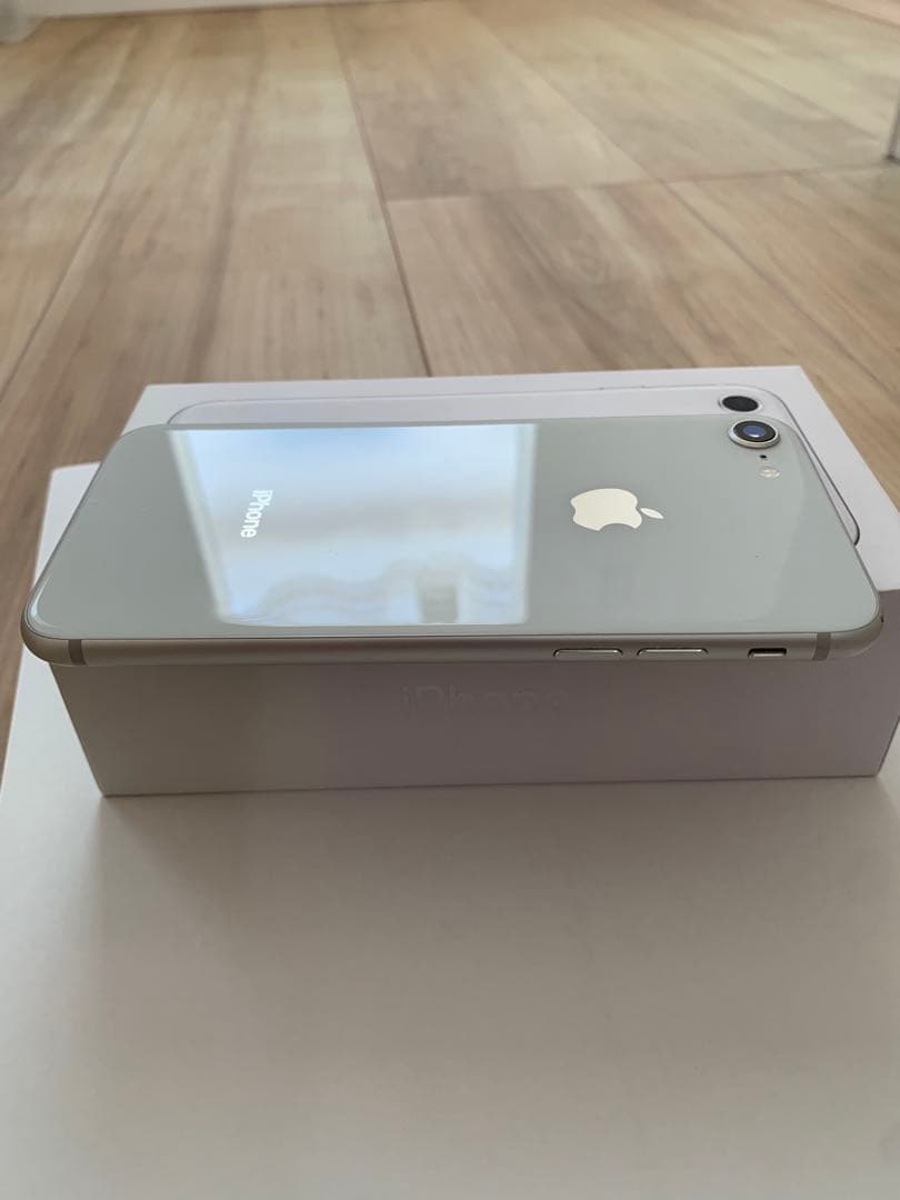 Apple iPhone 8 64GB シルバー　SIMフリー