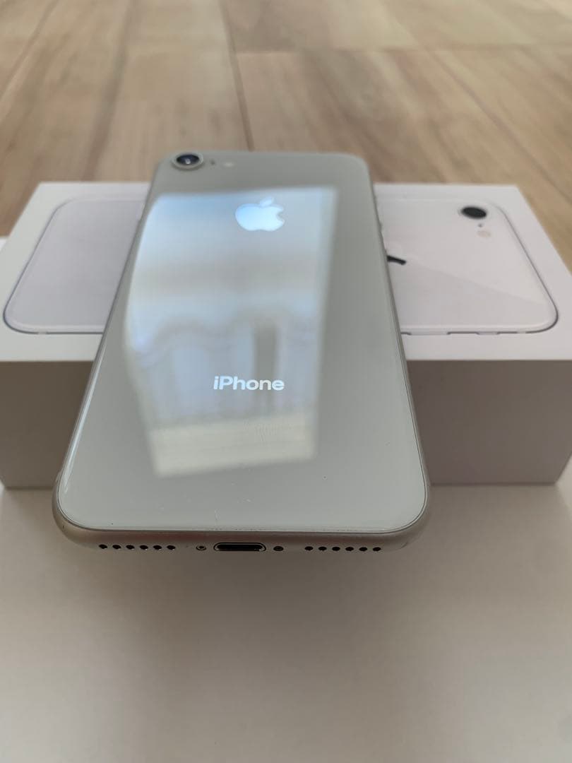 Apple iPhone 8 64GB シルバー　SIMフリー