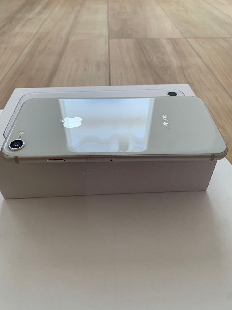 Apple iPhone 8 64GB シルバー　SIMフリー