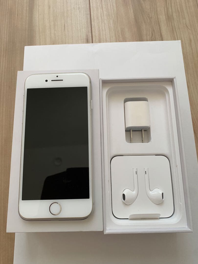Apple iPhone 8 64GB シルバー　SIMフリー
