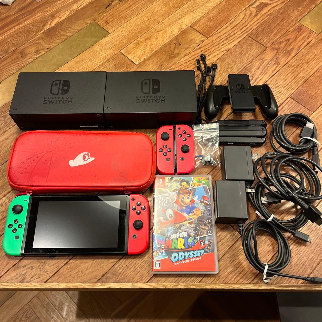 任天堂Switch本体・予備コントローラー2個・マリオオデッセイ他色々❗️