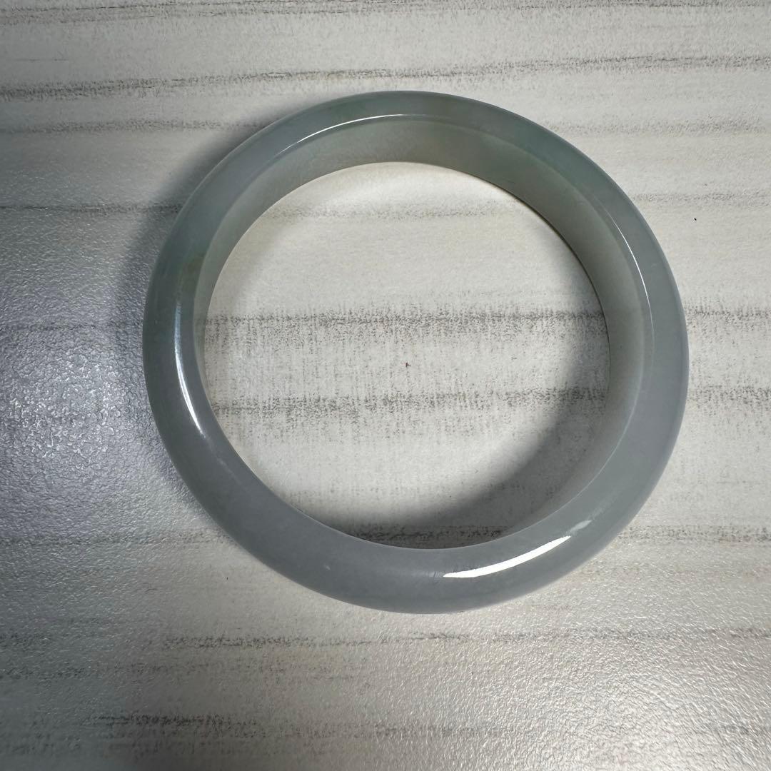 天然翡翠バングル（糯氷種・淡色系・内径56.6mm）