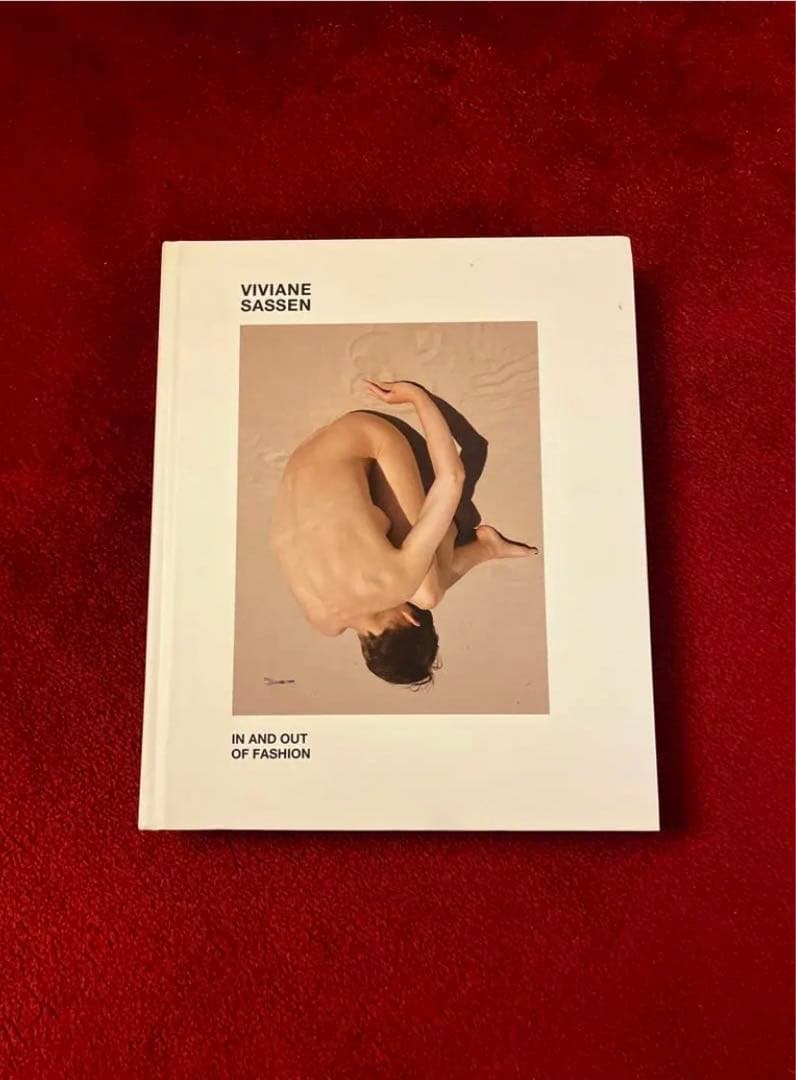 サイン付Viviane Sassen:In and Out of Fashion