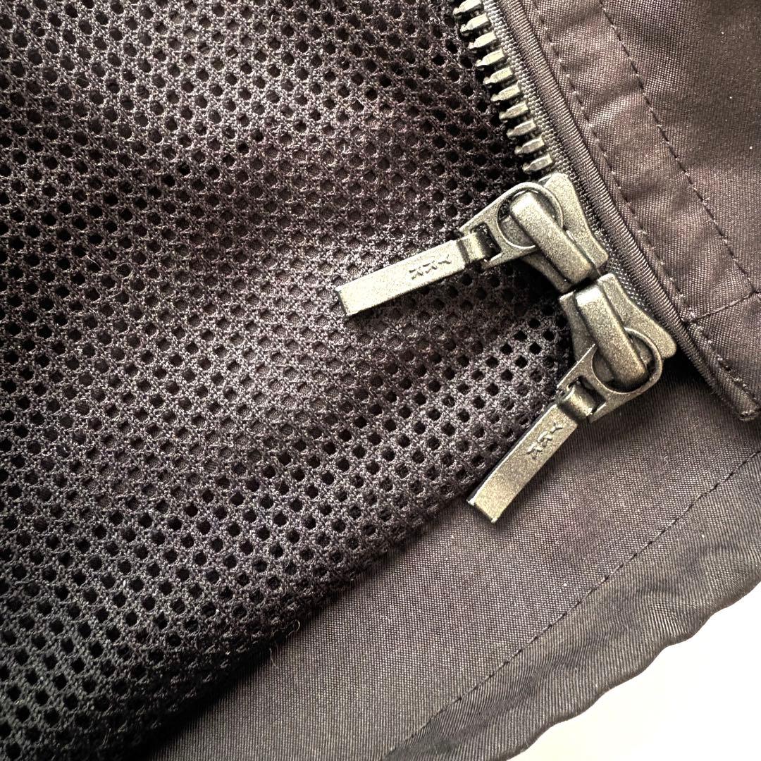 【美品】ダーマコレクション　フリルスリーブナイロンジップジャケット　ブラック