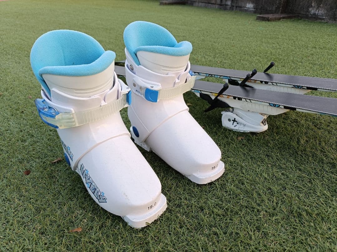 【すぐ滑れる】パンダデザインswallowスキー板+ビンディング+ブーツ