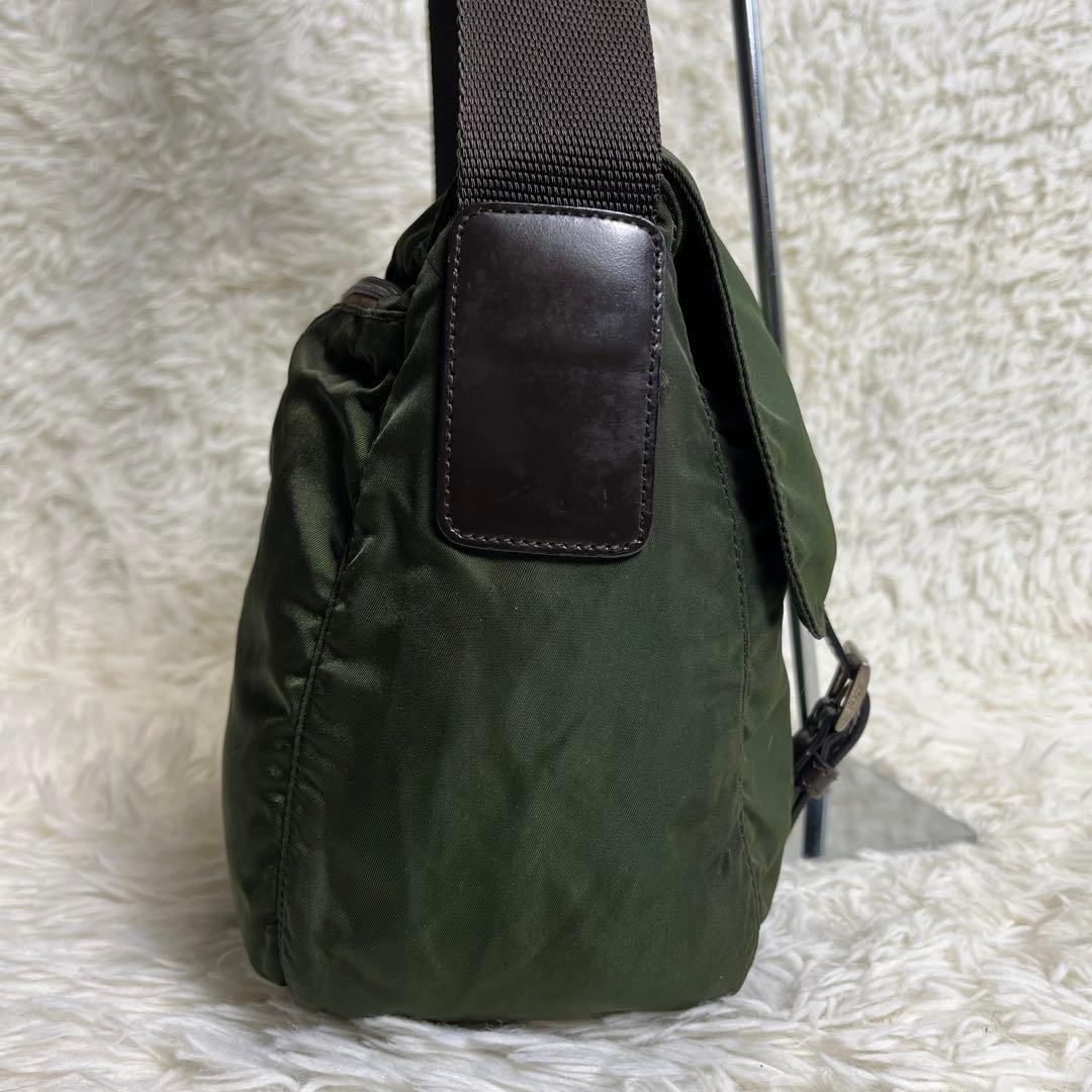 美品✨ PRADA メッセンジャーバッグ 三角ロゴ カーキ ナイロン レザー