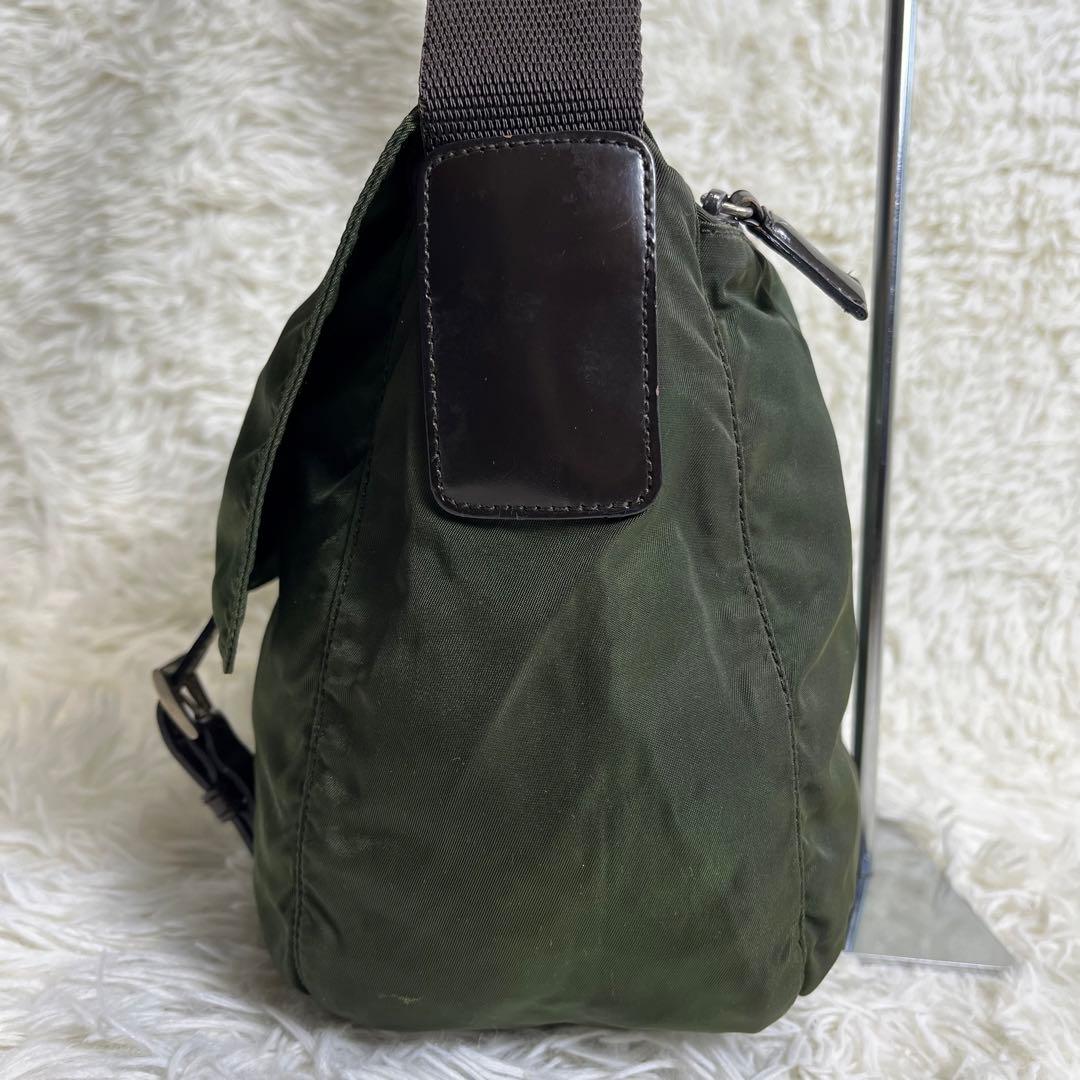 美品✨ PRADA メッセンジャーバッグ 三角ロゴ カーキ ナイロン レザー