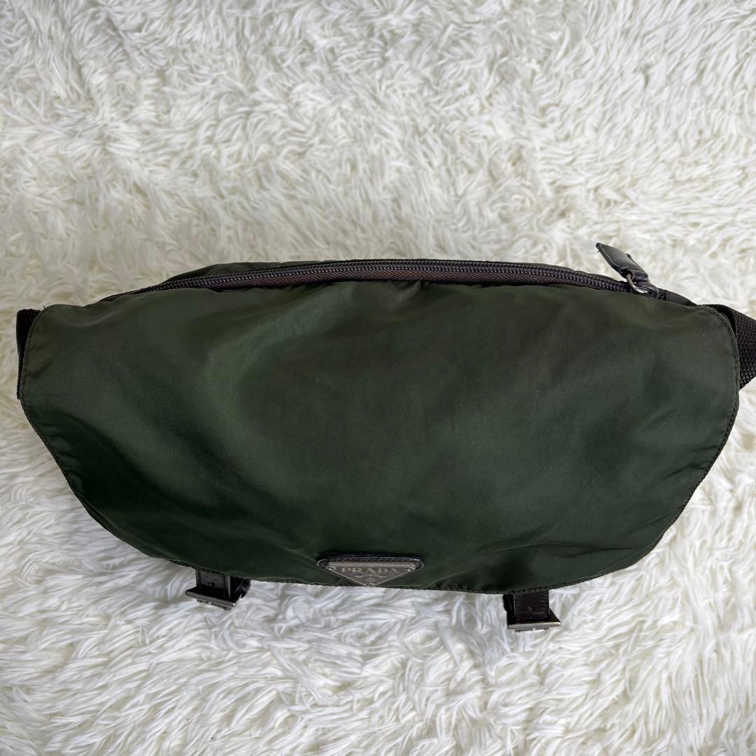 美品✨ PRADA メッセンジャーバッグ 三角ロゴ カーキ ナイロン レザー