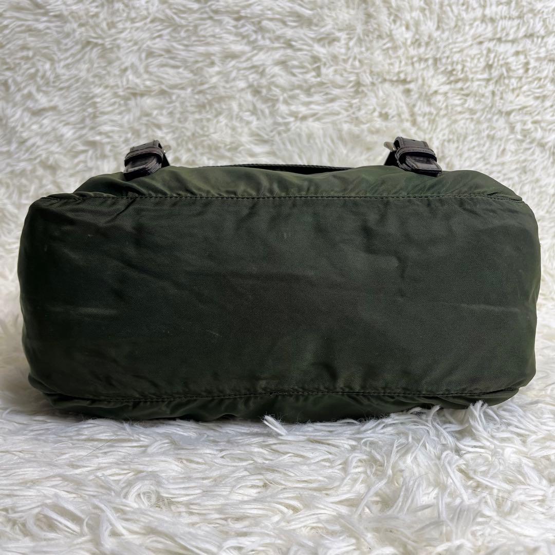 美品✨ PRADA メッセンジャーバッグ 三角ロゴ カーキ ナイロン レザー