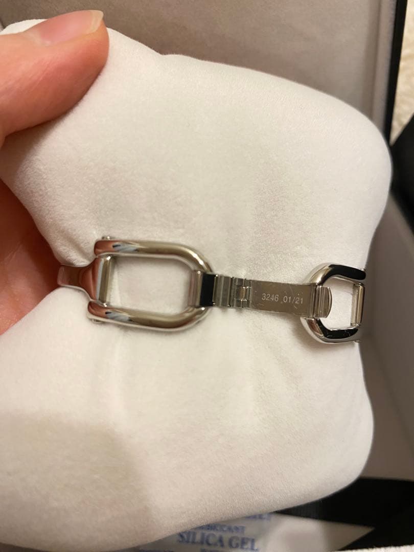 【美品】GUCCI時計　バングル　シルバー 箱付き　レディース