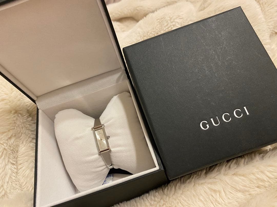 【美品】GUCCI時計　バングル　シルバー 箱付き　レディース