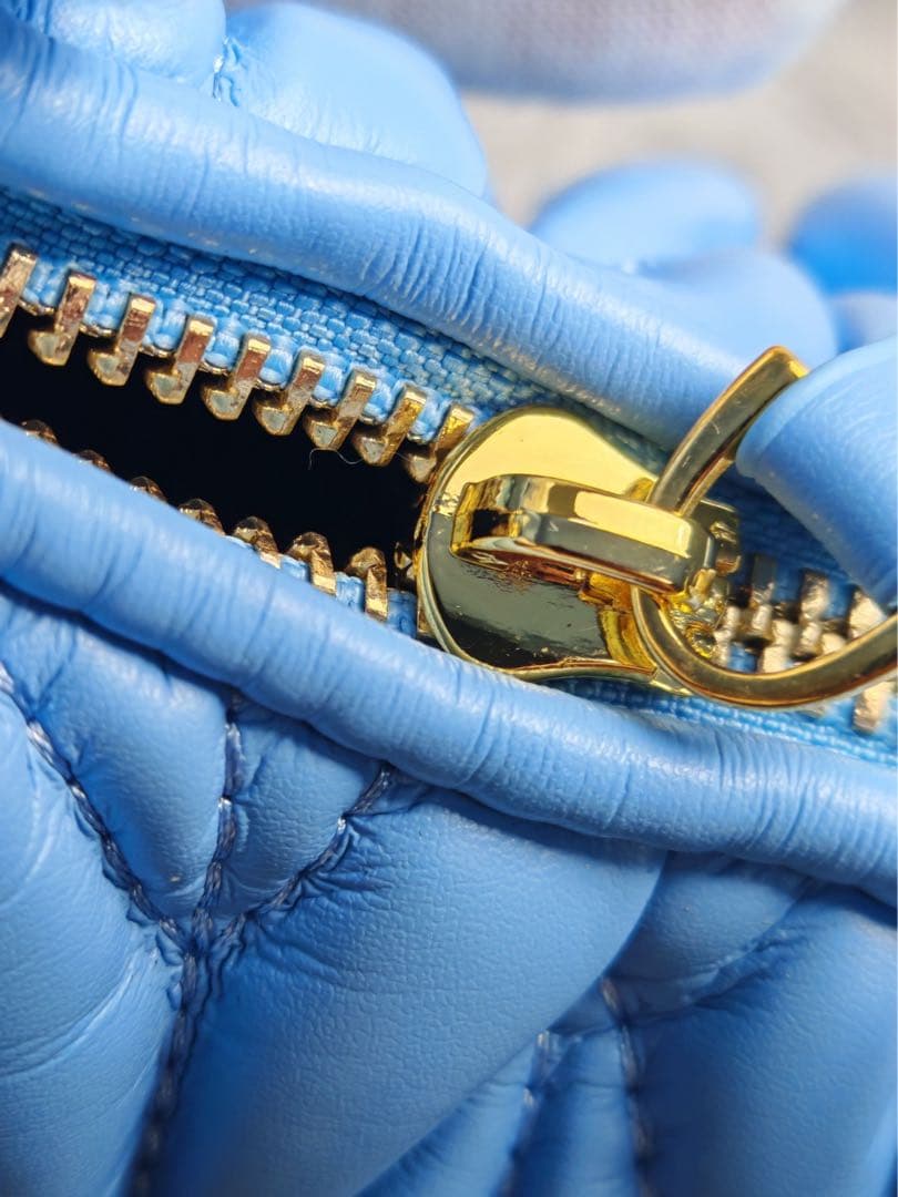 MIU MIU ライトブルー ショルダーバッグ