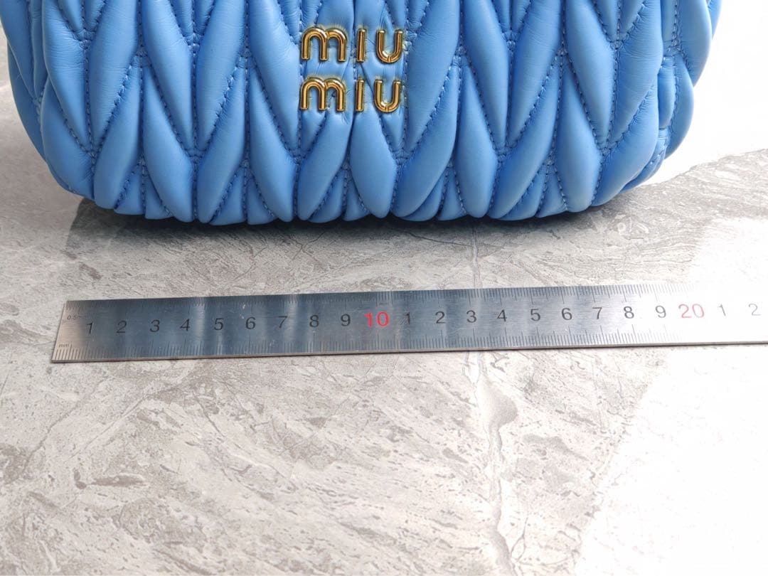 MIU MIU ライトブルー ショルダーバッグ